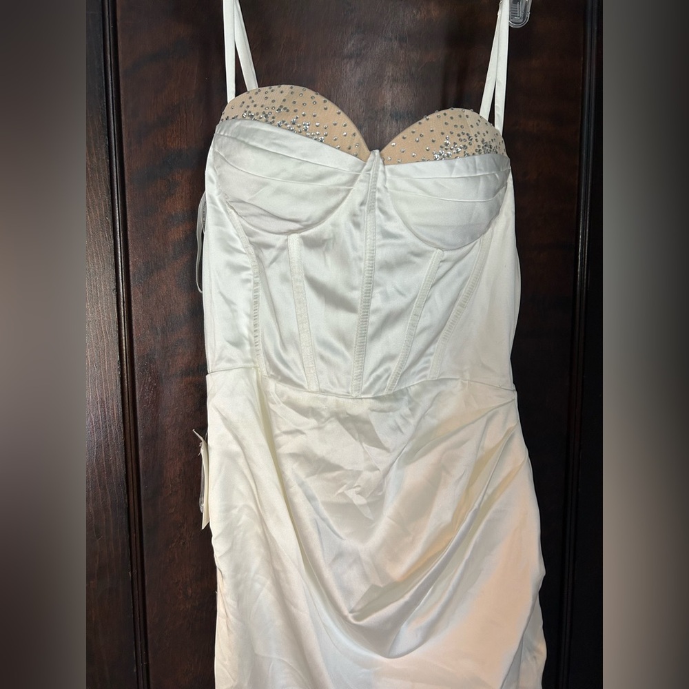 Miss‎ Circle | Nyla White Satin Corset Dress with Crystals Medium - Picture 3 of 6